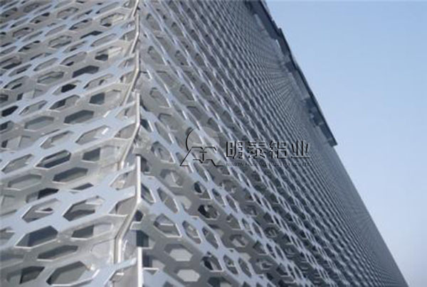 3104铝板卷在建筑行业的应用，厂家直供价格多少？
